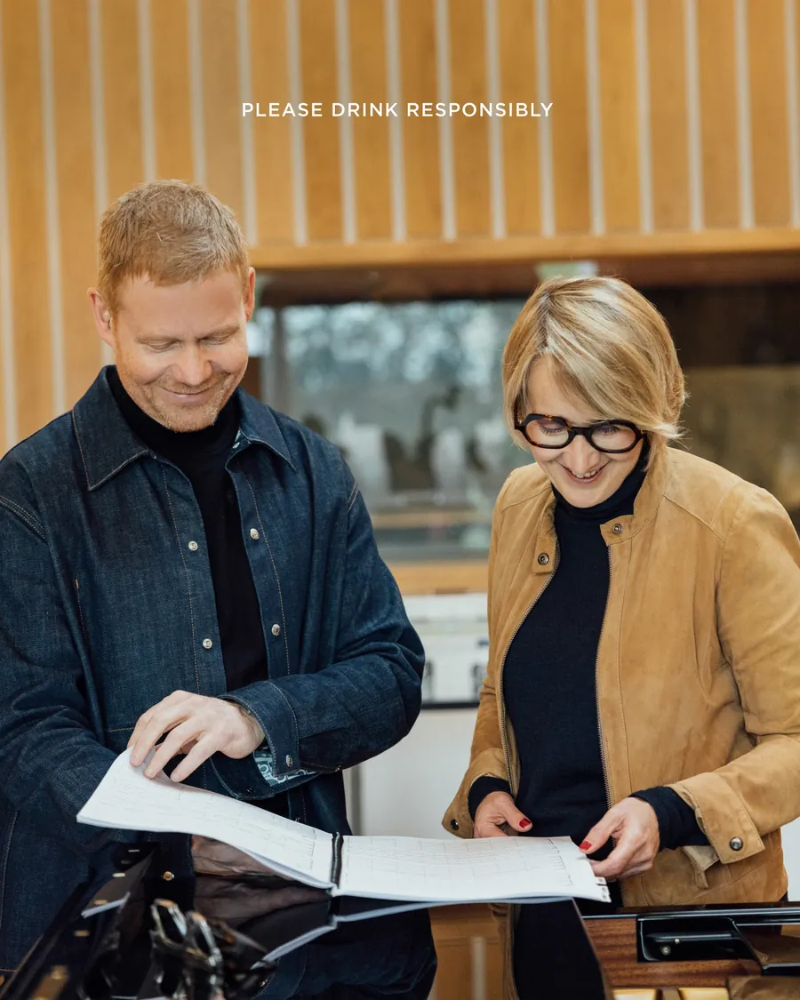 Max Richter repasa una partitura para Krug Every Note Counts